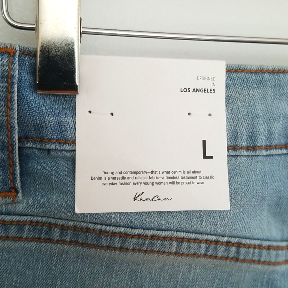 New Vici Charlotte High Rise Cuffed Denim Shorts - Picture 5 of 10